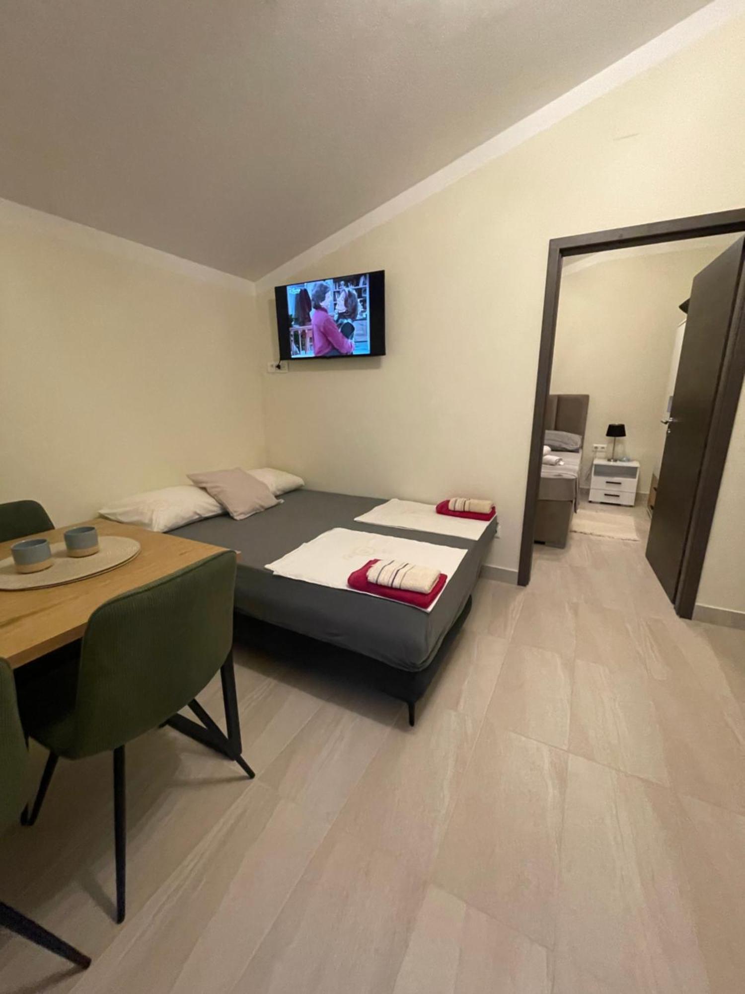 Guest House Adria ดูกีรัท ภายนอก รูปภาพ